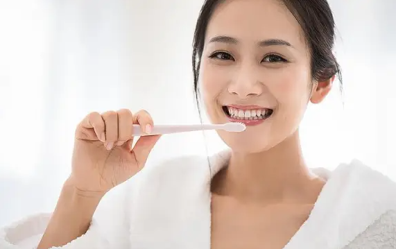 深圳蔬菜批發中心與您分享:睡前刷牙和早上刷牙,哪個更重要?